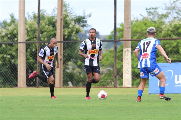 A Votuporanguense encara, fora de casa, a equipe do Olímpia e quer mais uma vitória para continuar vivo o sonho de classificação (Foto: Rafael Bento/CAV)