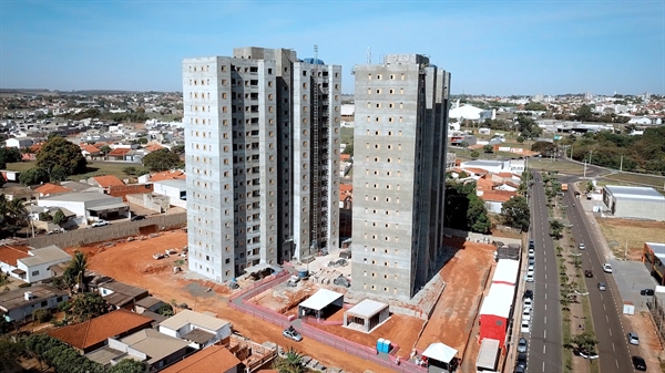 Tour pela obra do mais recente empreendimento da marca na cidade contou com a participação de 150 clientes (Foto: Tarraf)