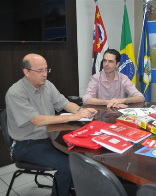 Prefeito João Dado e Rolandinho, presidente do PSD local;  o chefe do Poder Executivo Municipal deixou o Solidariedade (Foto: Prefeitura de Votuporanga)
