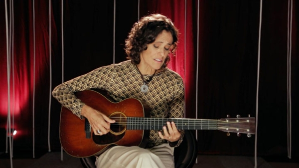 Zélia Duncan encerra Fliv hoje com show na Concha Acústica