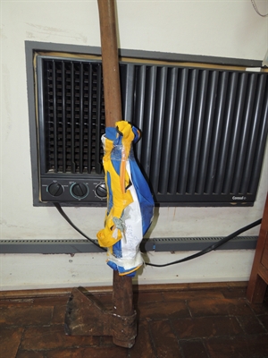 Homem carregando um machado assusta moradores da Vila Paes