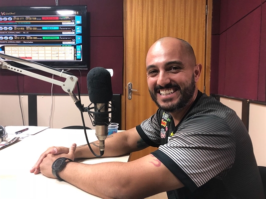 O técnico do CAV, Rafael Guanaes, foi entrevistado ontem na Cidade FM, durante o programa Bola em Jogo (Foto: A Cidade)