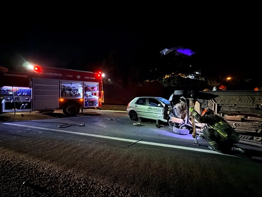 Acidente ocorreu na rodovia Washington Luíz em Rio Preto. Foto: Corpo de Bombeiros