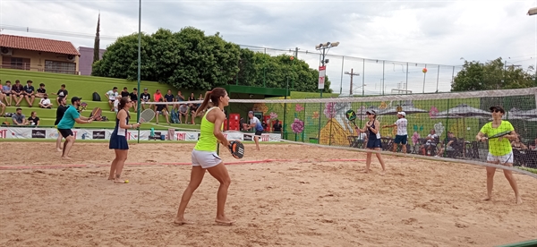 O último fim de semana foi de movimentação intensa no VotuClube com a realização do 1° Torneio de Beach Tennis VotuClube (Foto: A Cidade)