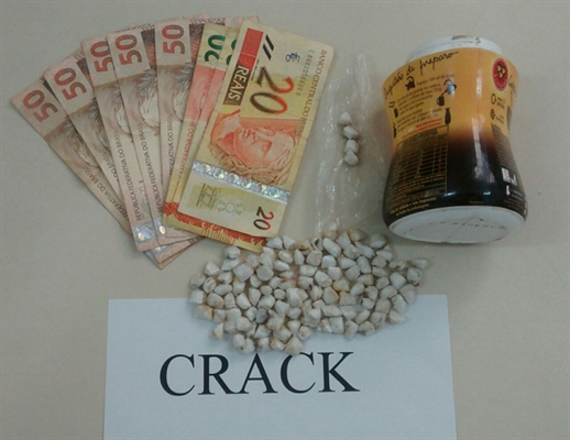 Força Tática detém casal com droga na geladeira