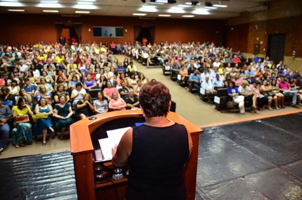 Alunos do CTMO recebem diplomas em noite emocionante