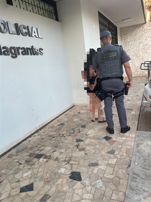 Suspeita cumprirá pena de seis anos após mandado de prisão ser cumprido pela Força Tática na zona Sul de Votuporanga (Foto: Divulgação)