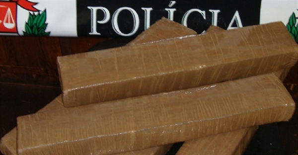 Dise apreende 6,2kg de maconha e detém duas pessoas