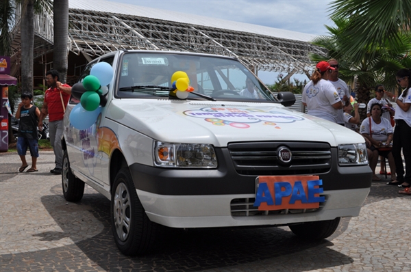 Apae realiza sorteio de um carro zero quilômetro hoje