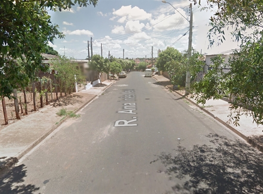 O crime foi registrado na manhã de domingo (15), na rua Ana Inês Assi, no bairro São João (Foto: Reprodução) 