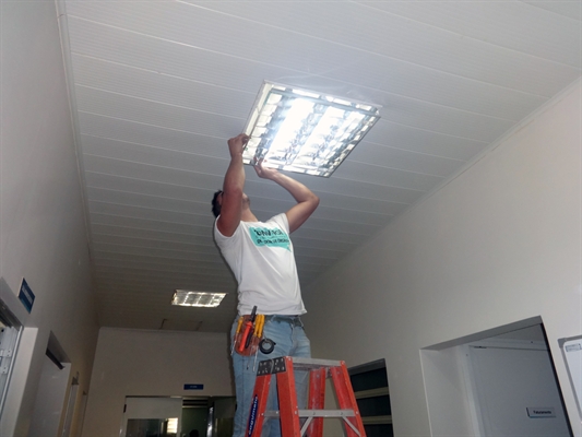 Hospital inicia troca de lâmpadas tradicionais por iluminação LED