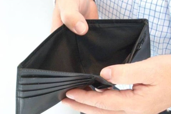 Mulher de Votuporanga esqueceu no balcão e ela pegou carteira com R$ 900 (Foto:Votuporangatudo)