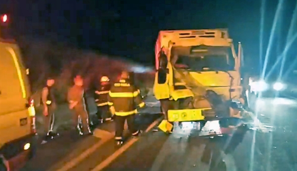 O Samu e o Corpo de Bombeiros de Votuporanga foram acionados para prestar atendimentos (Foto: Reprodução)