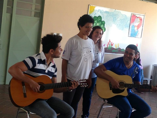 Maurício e Luciano visitam o Recanto Tia Marlene