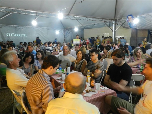 A Catedral Nossa Senhora Aparecida de Votuporanga realiza neste mês de outubro as festividades em honra da padroeira  (Foto: Divulgação/Pascom Catedral)