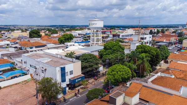 Intervenção programada pode causar baixa pressão nas torneiras e interrupções temporárias de água em diversos bairros da cidade (Foto: Saev)