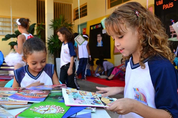 Escolas municipais comemoram Dia do Índio e do Livro Infantil