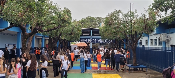 O Pé-de-Meia é um programa de incentivo financeiro-educacional voltado a estudantes matriculados no ensino médio público  Foto: A Cidade