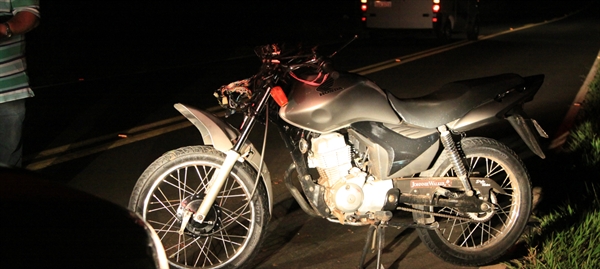 Motociclista morre após colidir com animal em vicinal