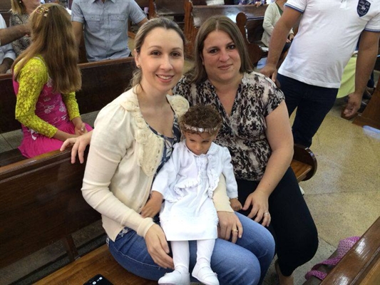 A médica Arieli e a mãe de Nayely, Juliana