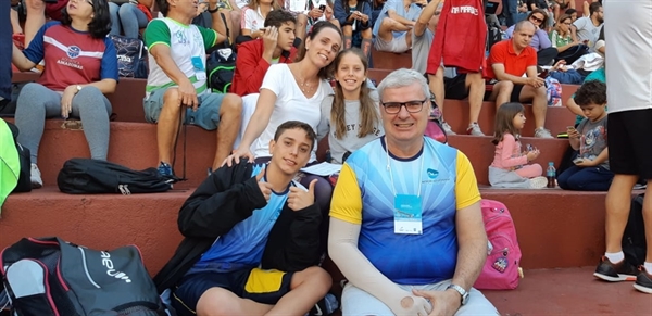Heitor Napolitano e Xaninho, coordenador do Centro de Formação de Formação Esportiva de Formação Esportiva de Natação (Foto: Natação Votuporanga)