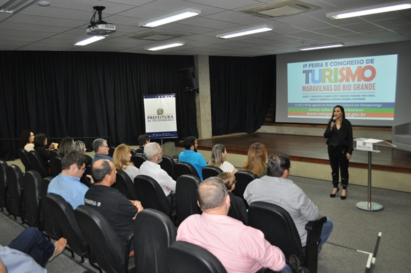 A secretária de Cultura e Turismo, Silvia Stipp, recepcionou os representantes dos municípios selecionados (Foto: Daniel Castro/A Cidade)
