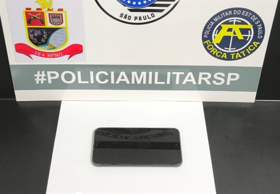 Os policiais prenderam o receptador e recuperaram o celular furtado, que agora será devolvido ao legítimo dono (Foto: Divulgação)