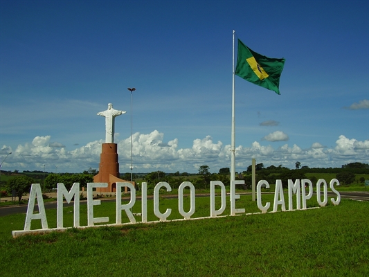 Os servidores municipais de Américo de Campos, cidade de pouco mais de 5 mil habitantes, estão com os salários atrasados e sem previsão para recebimento (Foto: Reprodução/Redes Sociais)