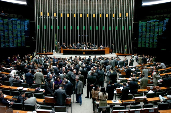 Câmara começa a discutir nesta sexta se abre processo de impeachment