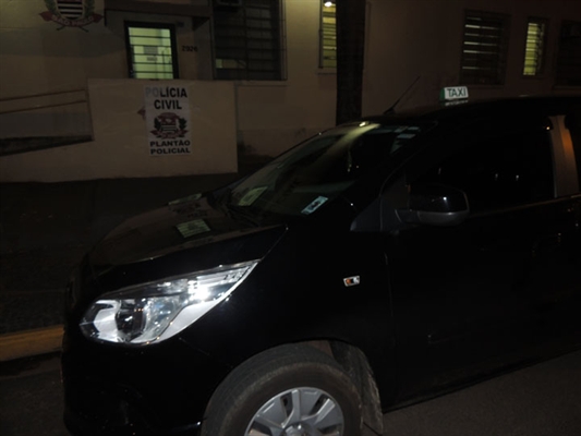 Taxista reage a assalto e é baleado no bairro Estação