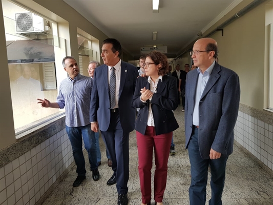 Torrinha, provedor da Santa Casa, recepcionou o  secretário Rogério Luiz Zeraik Abdalla ontem de manhã (Foto:  Divulgação/Santa Casa de Votuporanga)