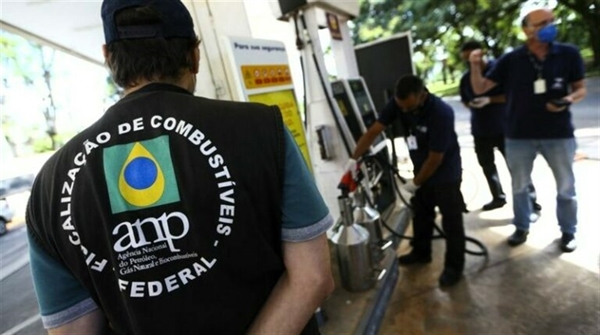 Vereadores votam na segunda o projeto para cassar o alvará de postos que venderem combustíveis adulterados na cidade (Foto: ANP)