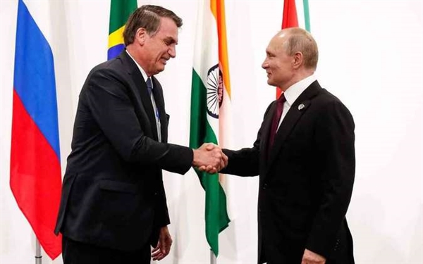 Bolsonaro conversou com presidente da Rússia, Vladimir Putin, sobre o conflito e questões comerciais (Foto: Alan dos Santos/PR)