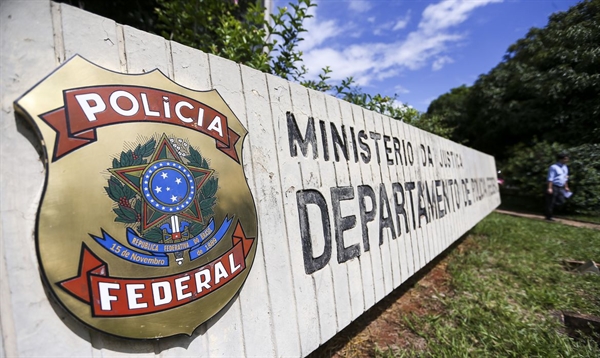 A PF cumpre oito mandados de busca e apreensão contra suspeitos (Foto: Marcelo Camargo/Agência Brasil)