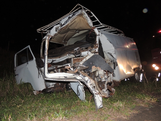 Carreta canavieira tem pane e causa acidente fatal