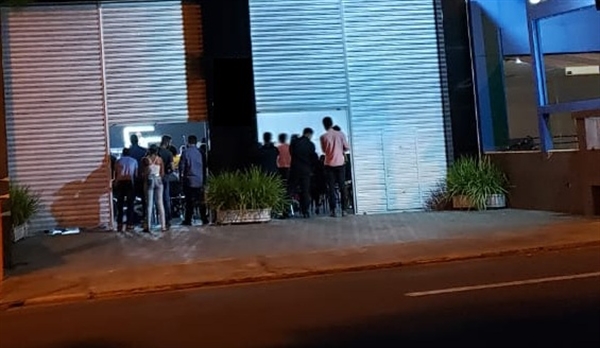 Em alguns templos, fiéis tiveram que ficar de pé diante da lotação; dois foram autuados (Foto: Arquivo pessoal/ A Cidade