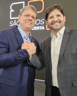 O lançamento da pré-candidatura de André do Prado (foto) ao Senado levou lideranças políticas para Guarulhos no último sábado. Quem foi aproveitou para tirar selfies com o senador e presidenciável Flávio Bolsonaro. Carlão levou o abraço de Votuporanga (Foto: Instagram André do Prado)
