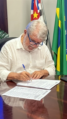 O prefeito Jorge Seba autorizou ontem o pagamento antecipado da segunda parcela do 13° salário aos servidores municipais (Foto: Prefeitura de Votuporanga)