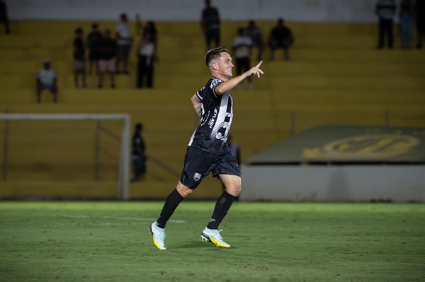 O meia Bady fez uma boa temporada com a camisa da Votuporanguense  (Foto: Rapha Marques/CAV)