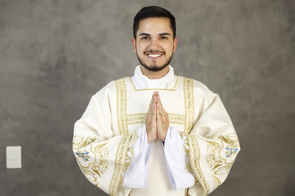 Bruno Luiz Santos Silva será ordenado padre em cerimônia celebrado por dom Moacir Aparecido de Freitas  (Foto: Diocese de Votuporanga)