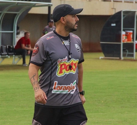 O treinador Rafael Guanaes prepara a Votuporanguense para a Copa Paulista que começa no dia 3 de agosto (Foto: Rafael Nascimento/CAV)