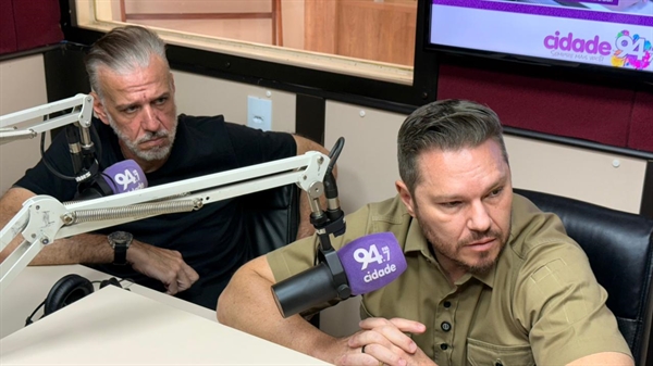 Marcello Stringari, secretário de Esportes e Lazer, e o deputado Danilo Campetti estiveram ontem na Cidade FM. Foto: A Cidade