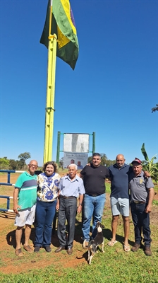 João Rocha Júnior abriu as porteiras da fazenda para receber um grupo de amigos e convidados e celebrar o hasteamento da Bandeira Nacional. Entre os presentes, autoridades e importantes lideranças. (Foto: Arquivo Pessoal)