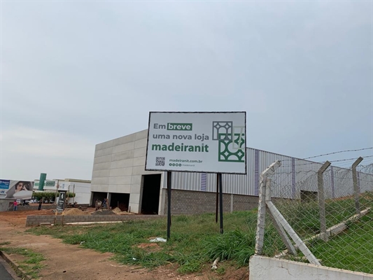 As obras das futuras instalações da loja seguem em ritmo acelerado e a inauguração foi marcada para o mês de fevereiro (Foto: A Cidade)