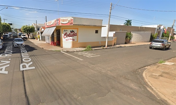 O caso aconteceu nas proximidades da Câmara Municipal, envolveu uma motociclista que passava pela via (Foto Reprodução)