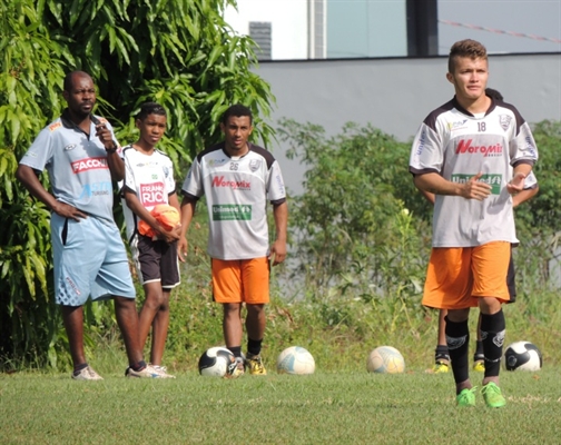 Cavinho joga pela primeira vitória contra o Velo