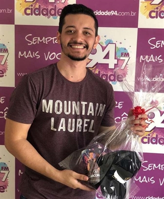 O cantor trouxe seu primeiro CD e DVD, que foi gravado na cidade de Estrela do Oeste (Foto: A Cidade)