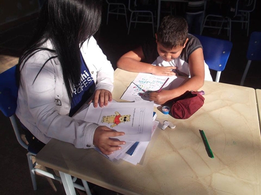 Bolsistas do Pibid desenvolvem projeto de Matemática em escola