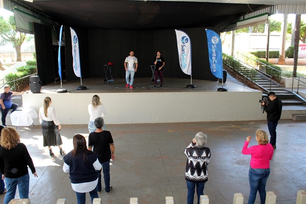 Pacientes da Ala de Oncologia participaram de uma manhã de lazer no Assary Clube de Campo (Foto: Beto Ferraz)