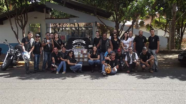 Spartanus Moto Grupo doa 594 litros de leite para o Lar São Vicente